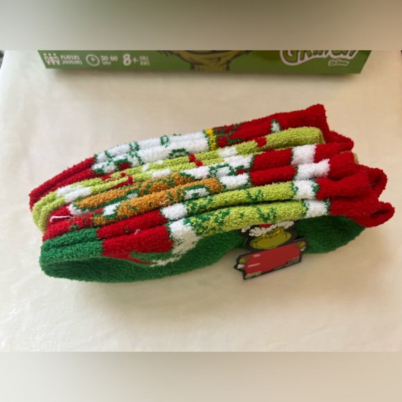 Grinch Gift Bundle – Board Game + 4-Pair Cozy Socks | NEW - Picture 5 of 10